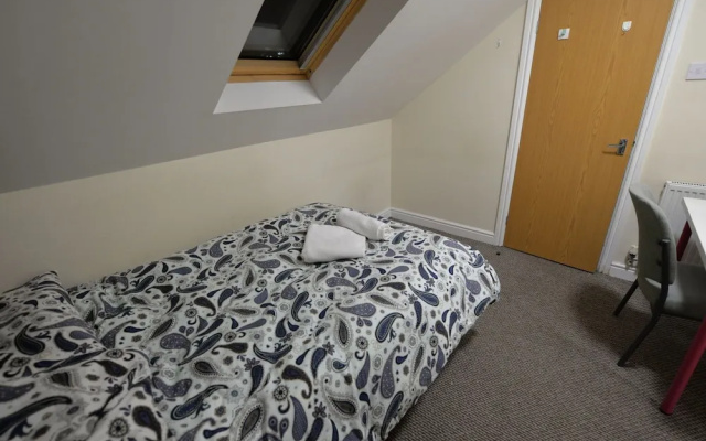 Simplistic Holiday Home in Coventry With Garden