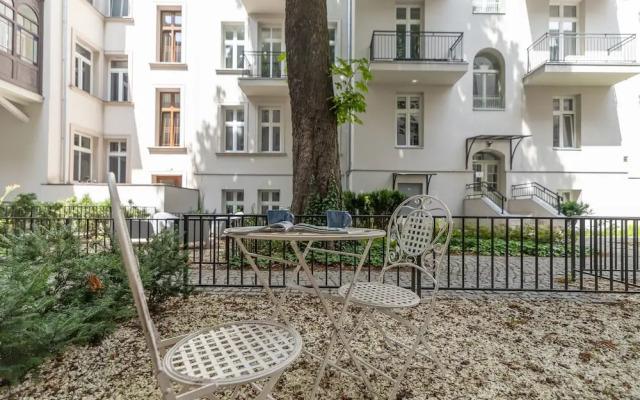 Krakow Stylish Apartment by Renters