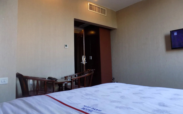 Freedom City Hotel