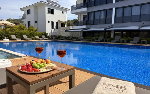 No 48 Alacatihotel