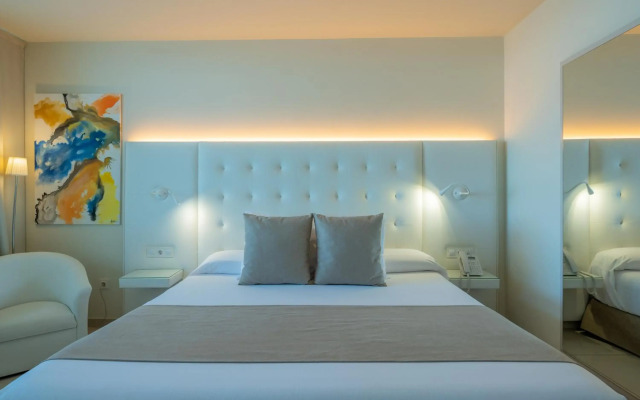 On Hotels Oceanfront - Adults Only