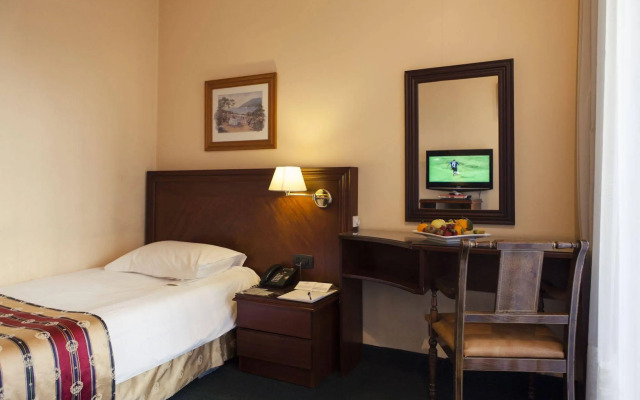 Mayflower Hotel