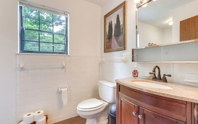 Deck & Boat Dock: Lakefront Getaway in Camdenton