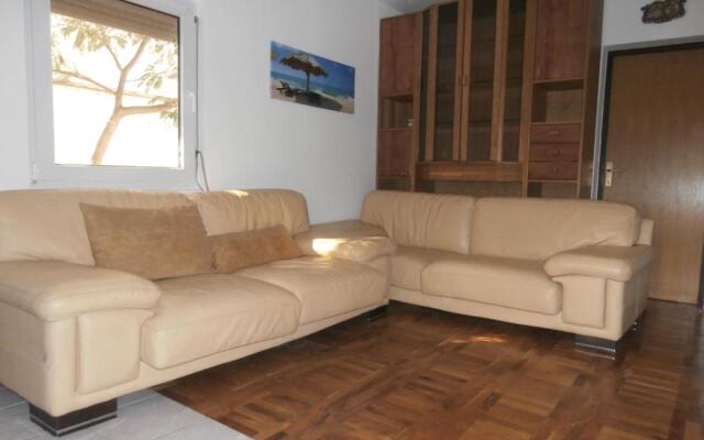 VRSI, SUNNY HOUSE for 8