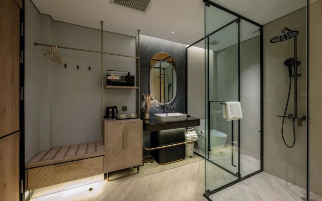 iRest Signature Ba Dinh Lakeside