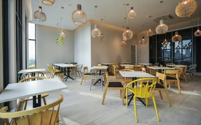 Expressionz Professional Suites by Rsq