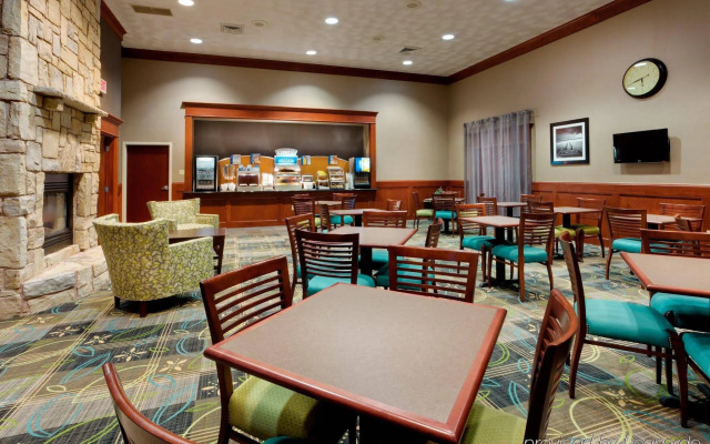 Holiday Inn Express and Suites by IHG