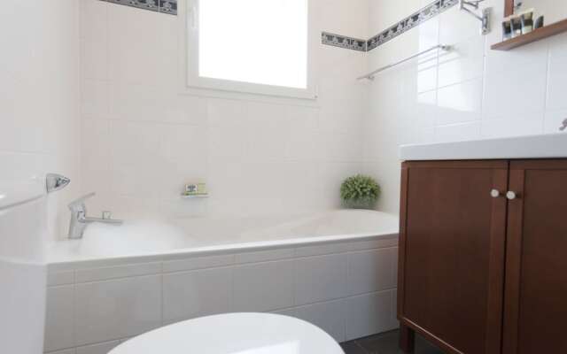 Spacious Villa With Private Swimming Pool and Jacuzzi