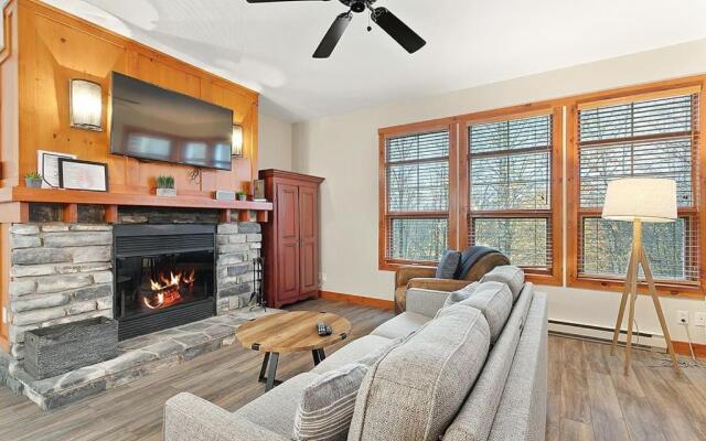 Les Eaux 225-1 by Escapades Tremblant