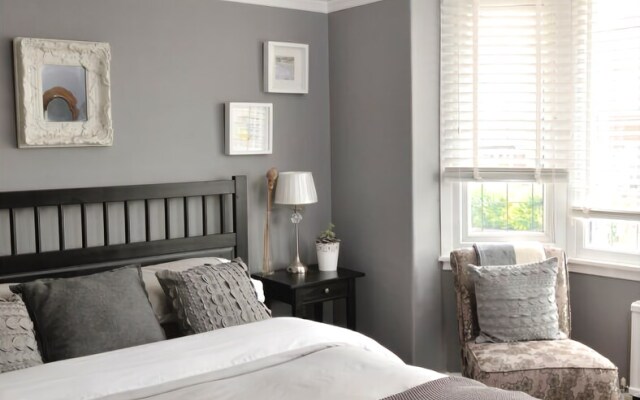 The Knightsbridge Apartment