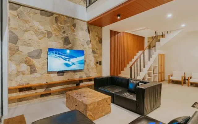 Villa Panda Pandawa - 3 Bedroom Villa with High Ceilings near Pandawa Beach