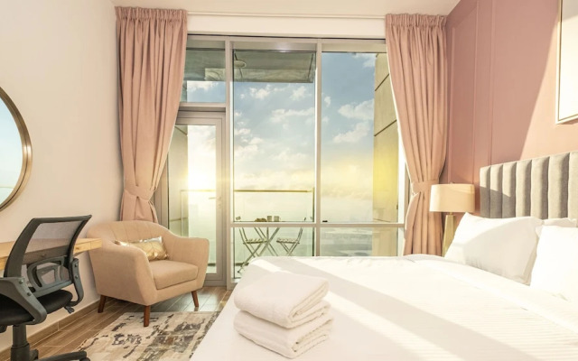 LUX The Elegant Residence Amna Tower