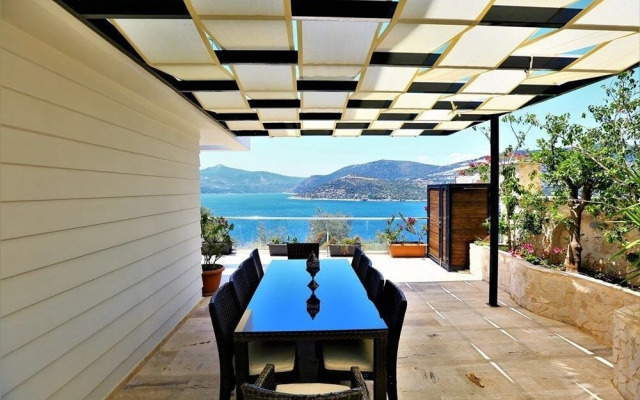 Villa Luminex by Akdenizvillam