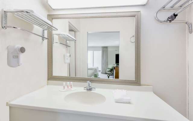 Days Inn by Wyndham Cedar Falls- University Plaza