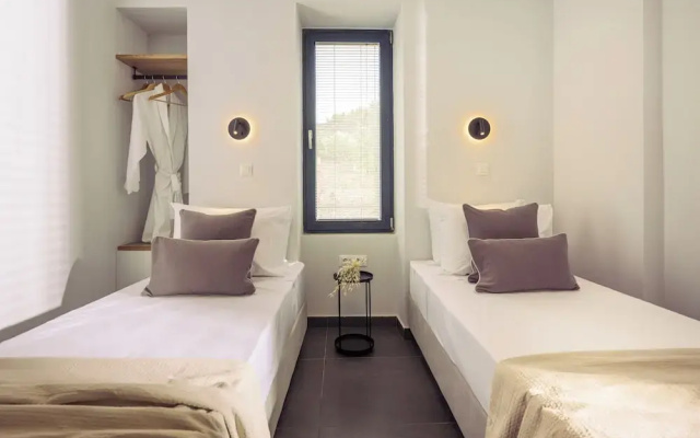 Terra Petra Villa - The Seafront Retreat