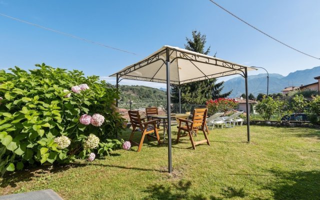 Apartment With Garden And View Onto The Lake 500M From The Beach
