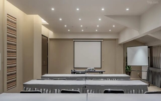 Home Inn Plus (Hefei South High-speed Railway Station Ningguo Road Lei Street)