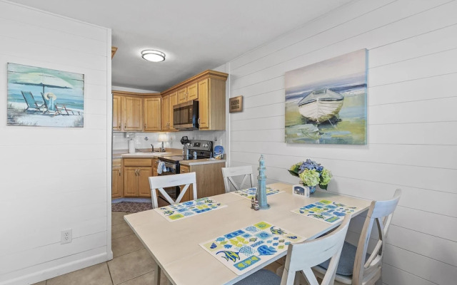 Colony Beach Club 125