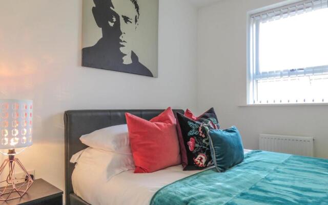 Tudors eSuites Two Bedrooms Garden and Netflix
