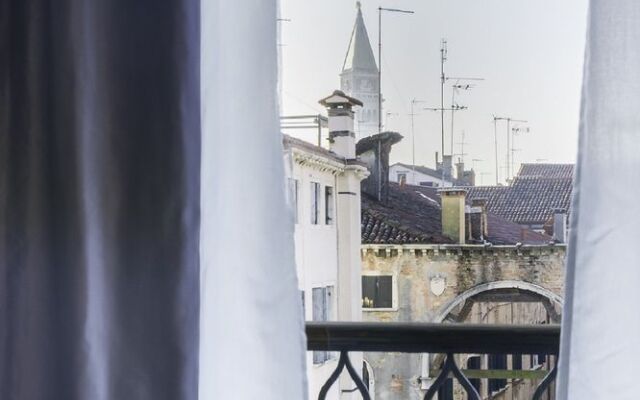 San Marco Luxury Canal View Apartments