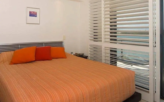 Commodore Apartments