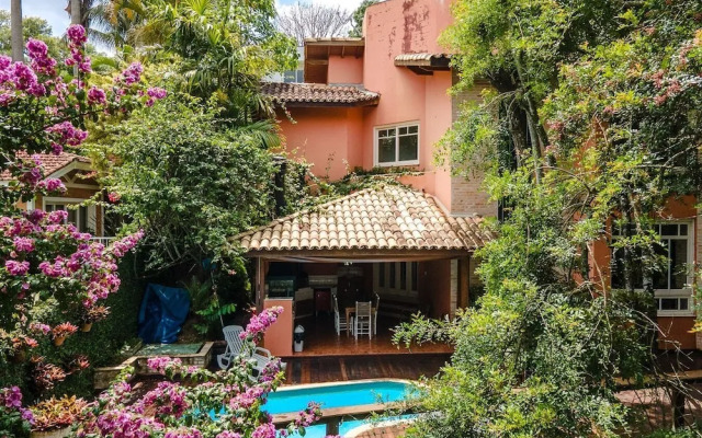Casa Alto Padrão na Granja Viana - Cond. Fechado