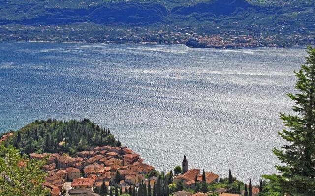 Casa Giacomina garden and Lake view by Gardadomusmea