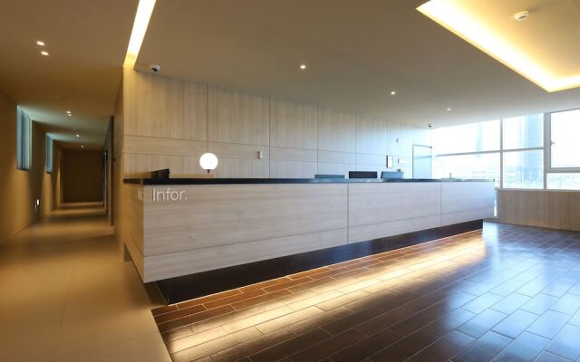 Browndot Busan Newport Signature