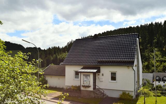 Modern Holiday Home in Deifeld With Private Garden