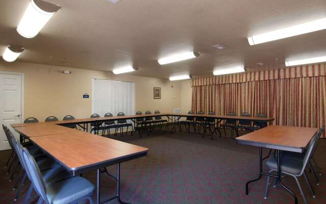 Days Inn by Wyndham Centre