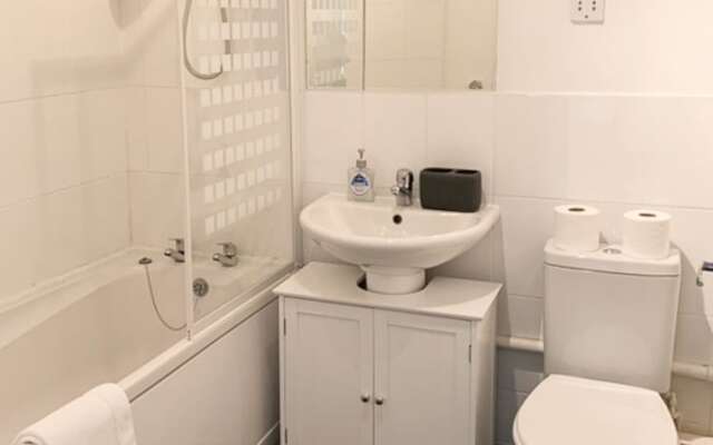 1 Bedroom Flat Near Leith Shore