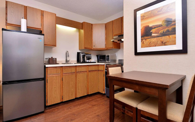 Best Western Plus Emerald Isle Hotel