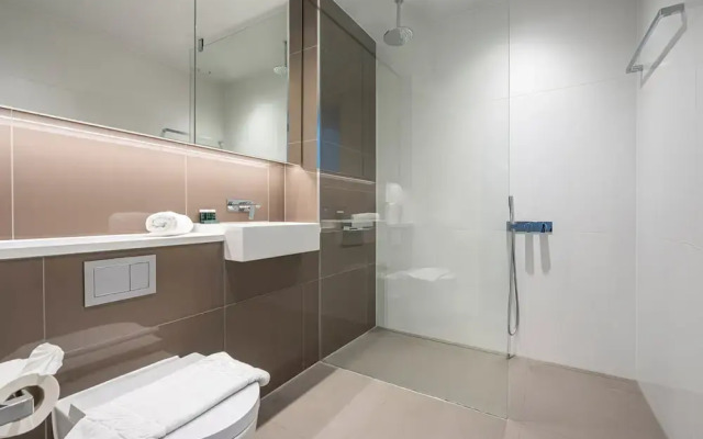 Inspiring Three-bedroom Apartment With City Views