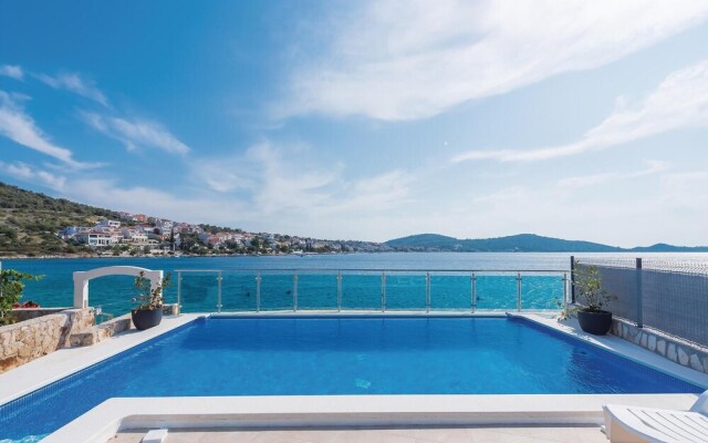 Awesome Home in Kalebova Luka With Wifi and 6 Bedrooms