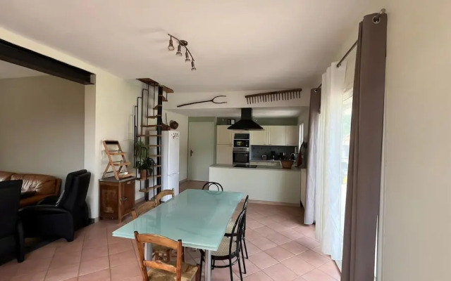 Villa in St Denis With Private Pool & Pyrenees View