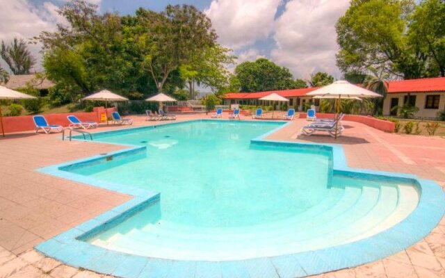 Hotel Rancho Club