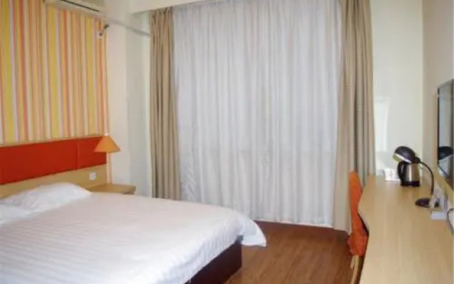 Отель Home Inn Beijing Guozhan Zuojiazhuang Xiangheyuan
