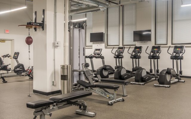 1 BR & 2 BR Apt in Central Business District by Frontdesk