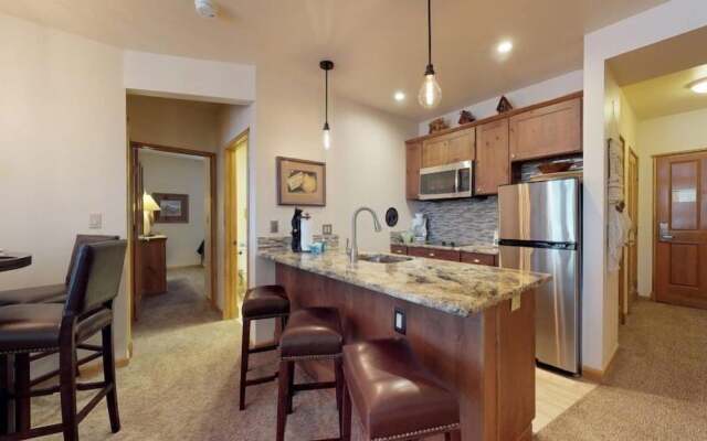 2 Bedroom Colorado Mountain Vacation Rental in River Run Village With Hot Tub Access and Walking Distance to Ski
