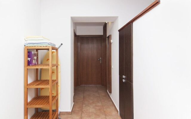 Apartments Levan Ceja