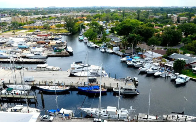 Oaks Marina & Tower Lux Condos