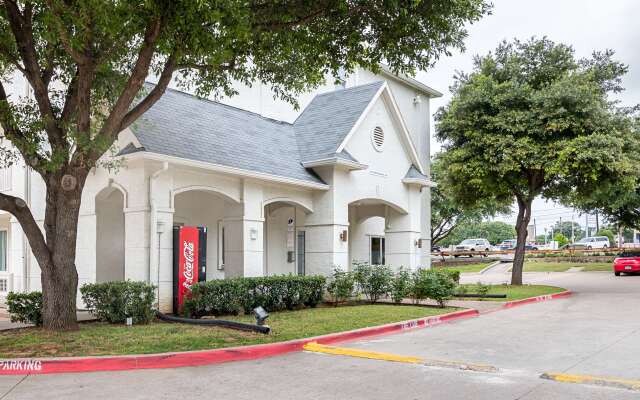 Motel 6 Grand Prairie, TX - Near Six Flags Drive