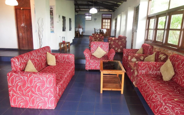Welikande Hotel and Trekking Center