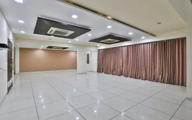 Varma Palace By OYO Rooms