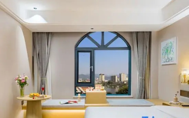 Pero Hotel (Dehong Mangshi Guangchang)