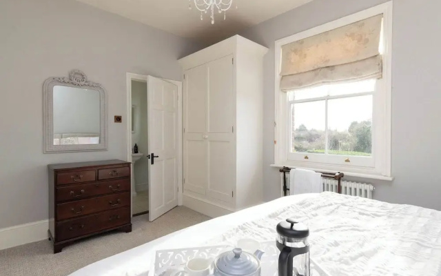 House Annexe Sleeps 18 Heated Pool