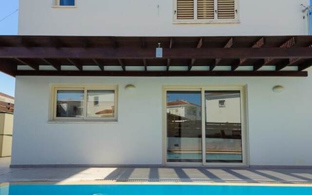Rent Private Villa 015