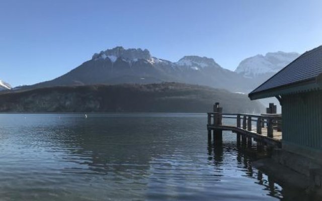 Location Lac Annecy - A la Chapelle du Puy entre lac et montagnes by Locationlacannecy