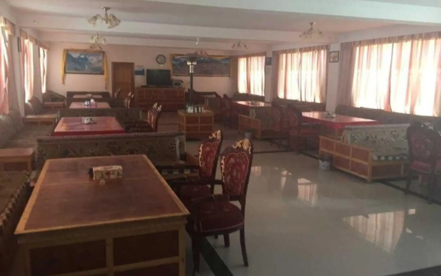 Tingri Baiba Hotel (Everest Avenue)