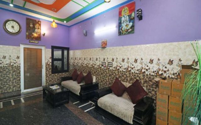 OYO 27763 Tr Hotel